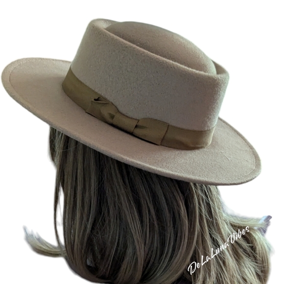 Wide Brim Felt Hat Camel Color with Band. Pre-owned. - Picture 2 of 6